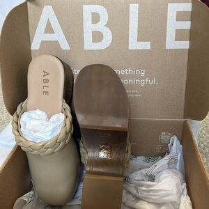 ABLE Whitney Clog in Pebble size 8.5 new in box